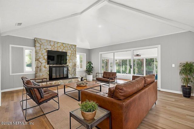 3389 E HERMITAGE Road E, Jacksonville, FL 32277