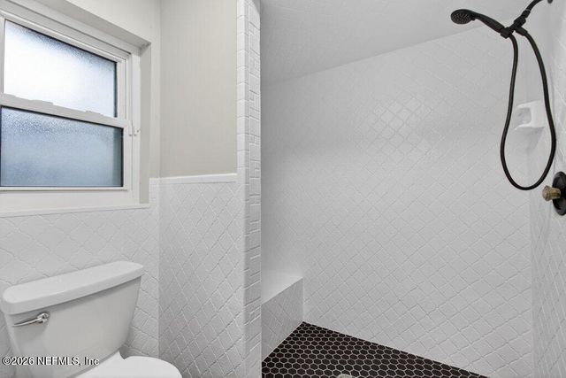 3389 E HERMITAGE Road E, Jacksonville, FL 32277