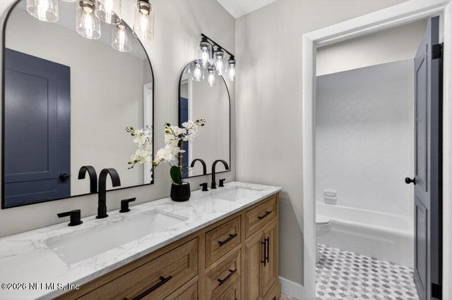 3389 E HERMITAGE Road E, Jacksonville, FL 32277