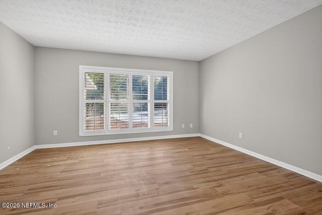 3389 E HERMITAGE Road E, Jacksonville, FL 32277