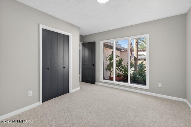 3389 E HERMITAGE Road E, Jacksonville, FL 32277