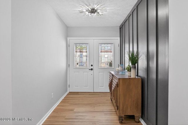 3389 E HERMITAGE Road E, Jacksonville, FL 32277