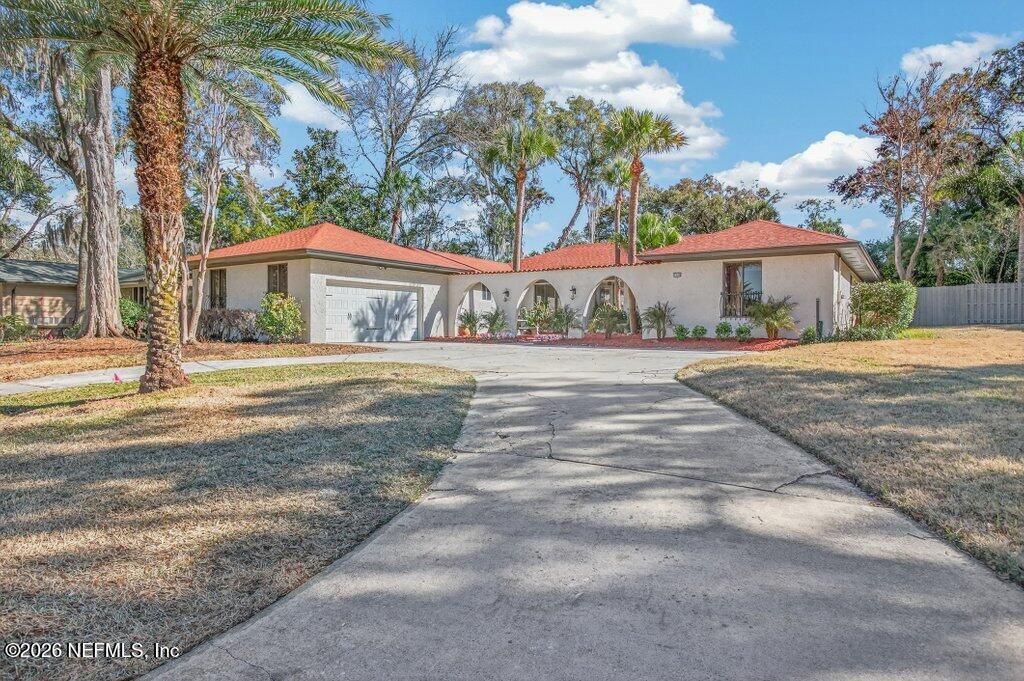 3389 E HERMITAGE Road E, Jacksonville, FL 32277