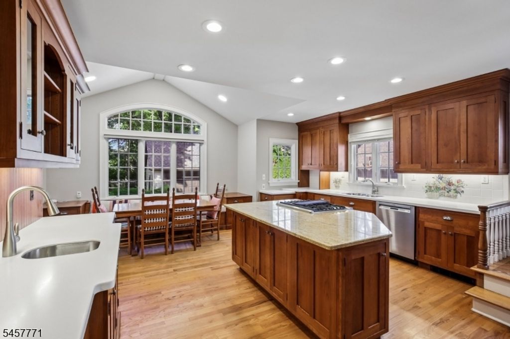 129 Tulip St, Summit City, NJ 07901 — photo 3