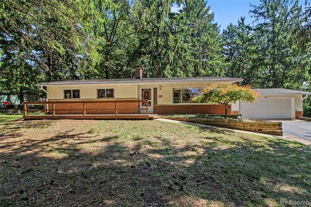 3416 E Pineview Drive, Dexter, MI 48130