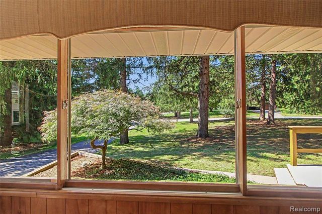 3416 E Pineview Drive, Dexter, MI 48130