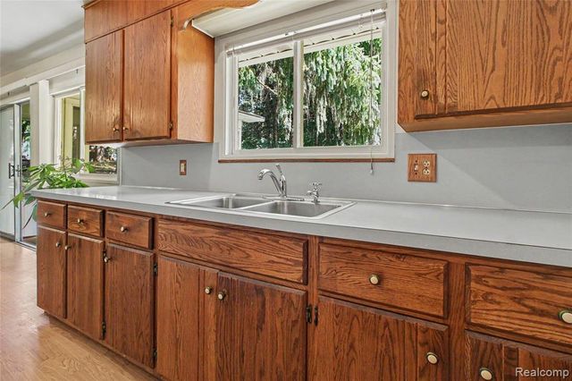 3416 E Pineview Drive, Dexter, MI 48130