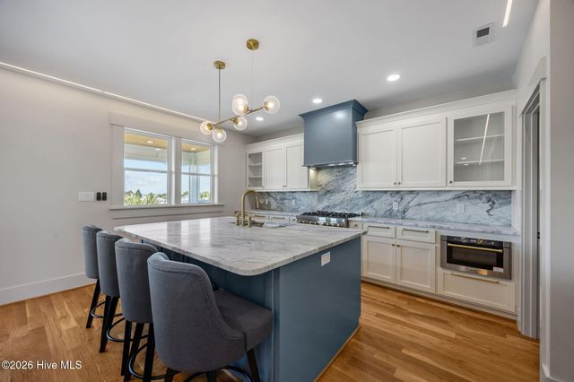 208 Radio Island Road, Morehead City, NC 28557