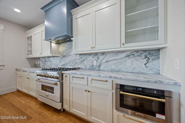 208 Radio Island Road, Morehead City, NC 28557