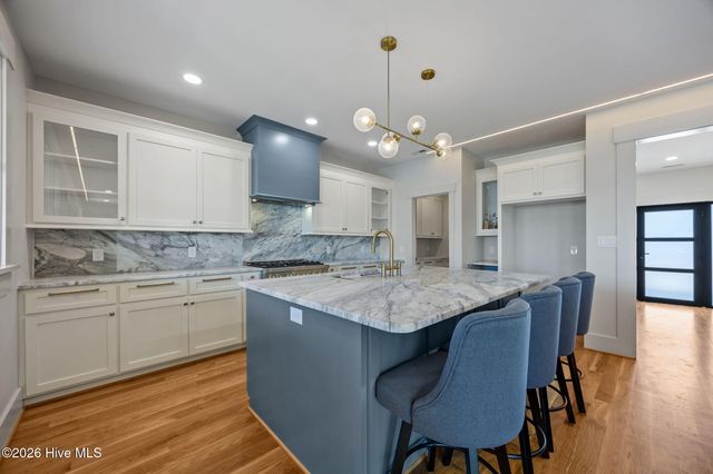 208 Radio Island Road, Morehead City, NC 28557