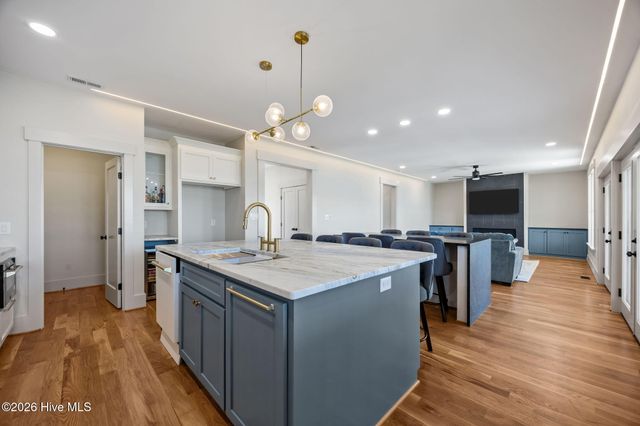 208 Radio Island Road, Morehead City, NC 28557