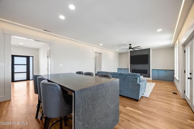 208 Radio Island Road, Morehead City, NC 28557