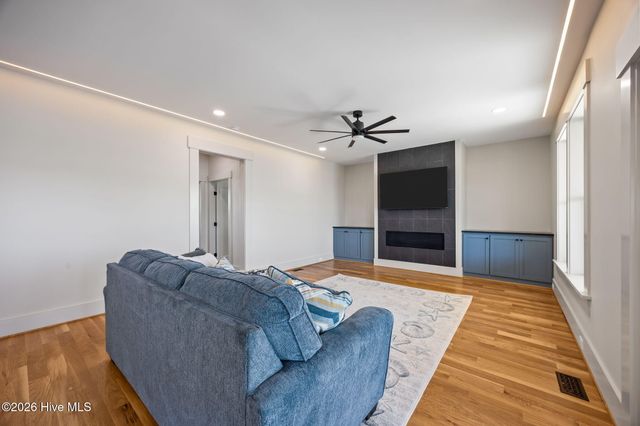 208 Radio Island Road, Morehead City, NC 28557