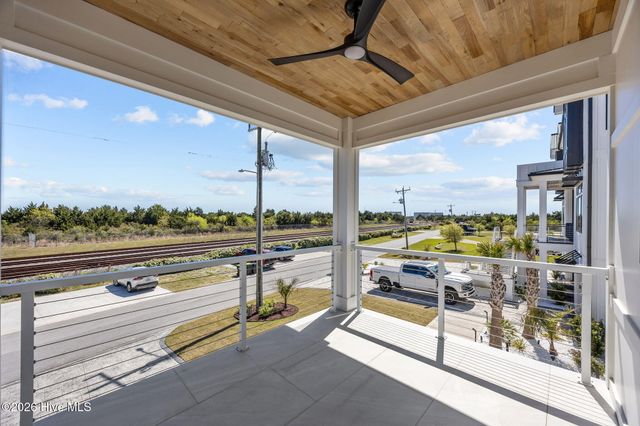 208 Radio Island Road, Morehead City, NC 28557