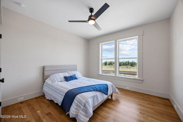 208 Radio Island Road, Morehead City, NC 28557