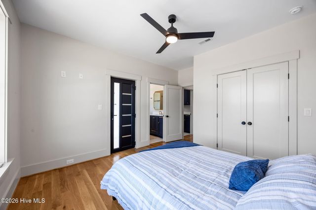 208 Radio Island Road, Morehead City, NC 28557