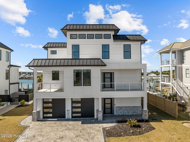 208 Radio Island Road, Morehead City, NC 28557