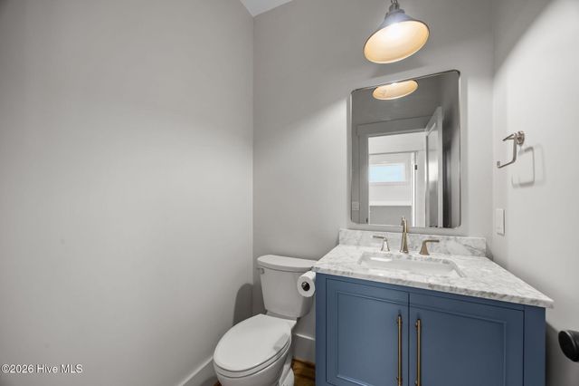 208 Radio Island Road, Morehead City, NC 28557