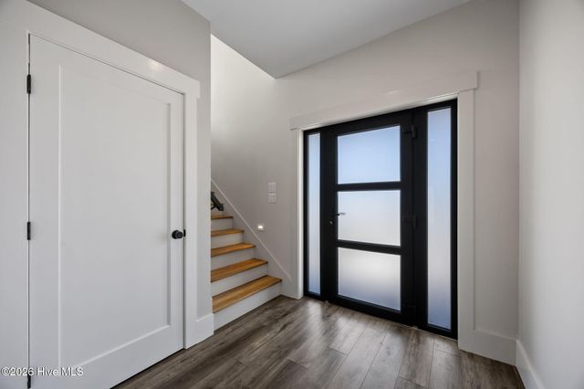 208 Radio Island Road, Morehead City, NC 28557