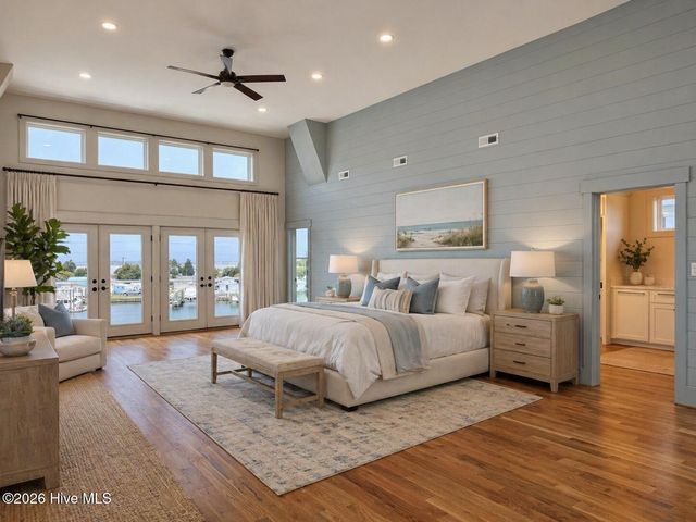 208 Radio Island Road, Morehead City, NC 28557