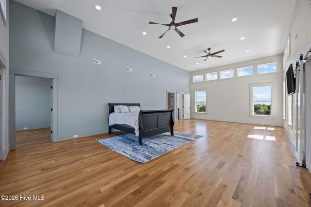 208 Radio Island Road, Morehead City, NC 28557