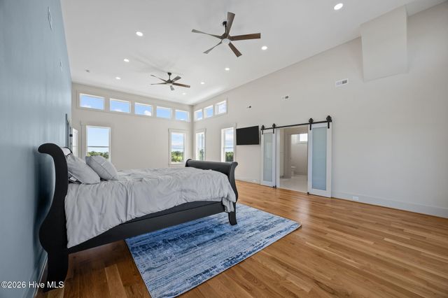 208 Radio Island Road, Morehead City, NC 28557