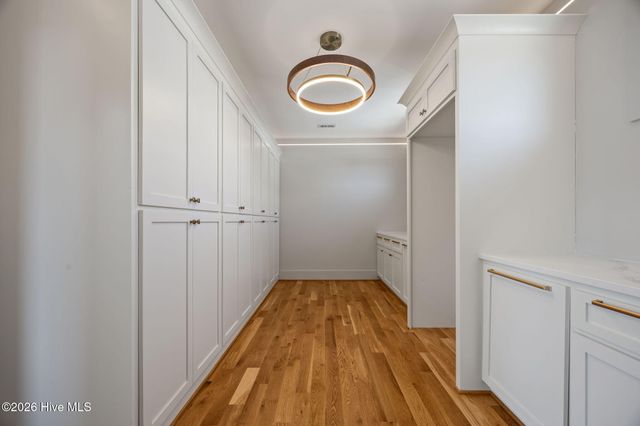 208 Radio Island Road, Morehead City, NC 28557