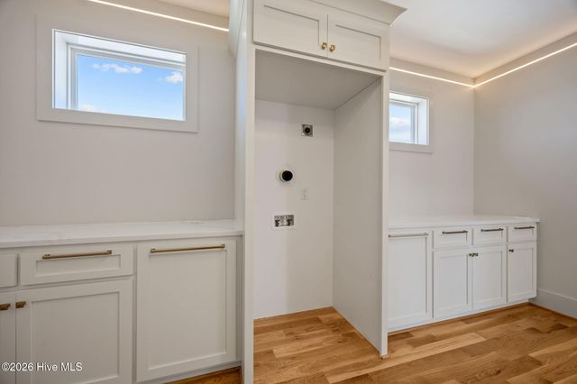 208 Radio Island Road, Morehead City, NC 28557