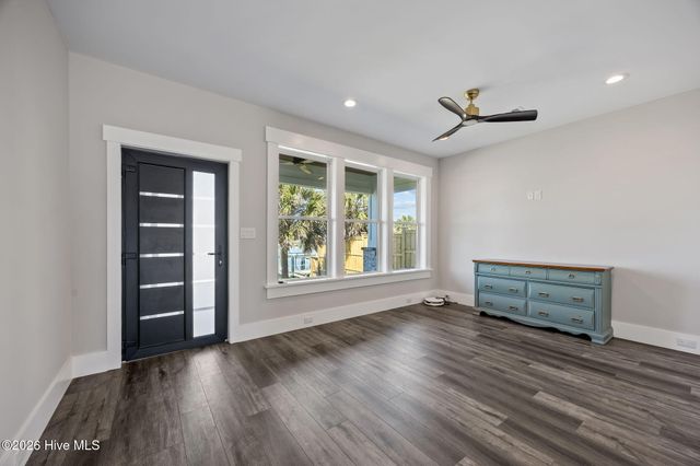 208 Radio Island Road, Morehead City, NC 28557