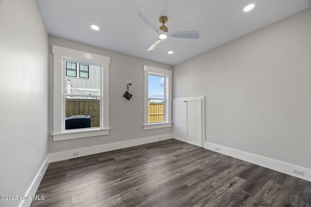 208 Radio Island Road, Morehead City, NC 28557