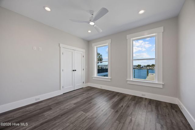 208 Radio Island Road, Morehead City, NC 28557