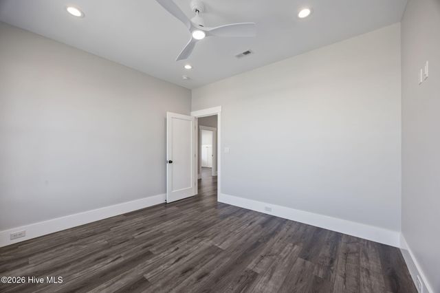 208 Radio Island Road, Morehead City, NC 28557