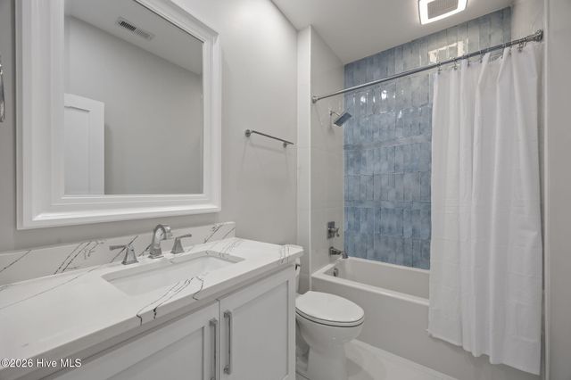 208 Radio Island Road, Morehead City, NC 28557