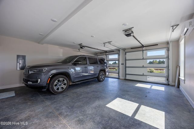 208 Radio Island Road, Morehead City, NC 28557