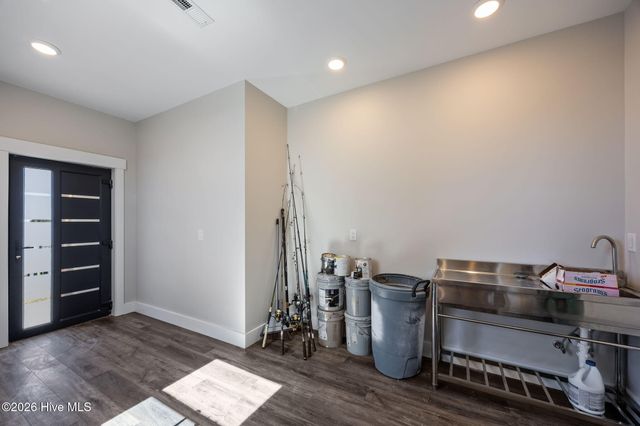 208 Radio Island Road, Morehead City, NC 28557