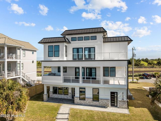 208 Radio Island Road, Morehead City, NC 28557