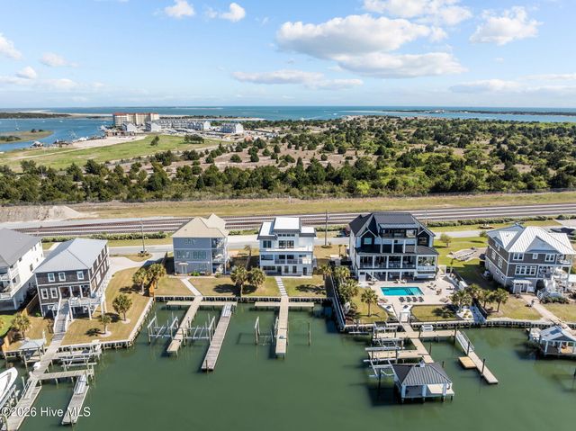 208 Radio Island Road, Morehead City, NC 28557