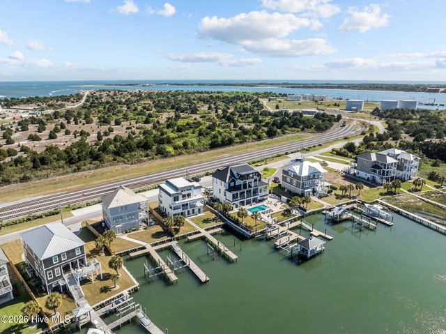 208 Radio Island Road, Morehead City, NC 28557