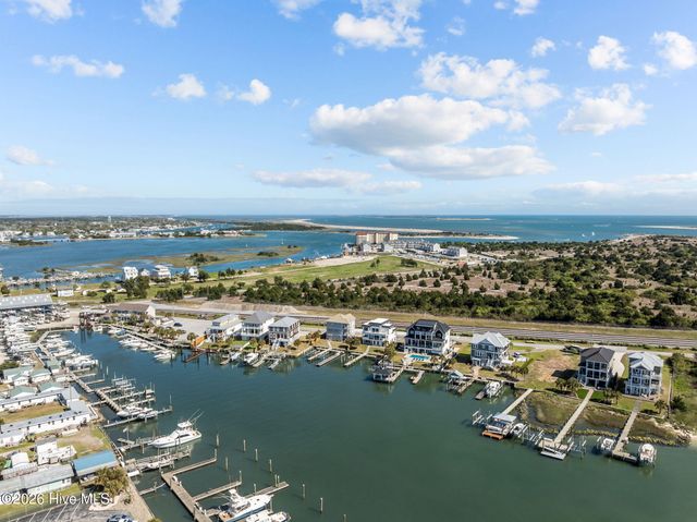 208 Radio Island Road, Morehead City, NC 28557