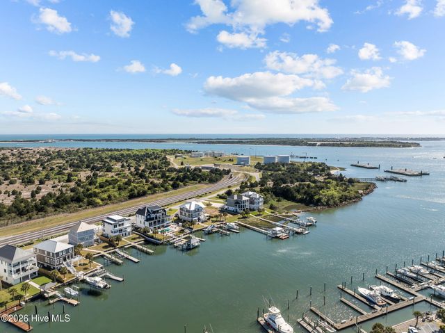 208 Radio Island Road, Morehead City, NC 28557