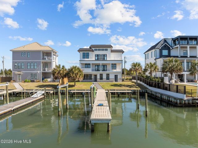 208 Radio Island Road, Morehead City, NC 28557