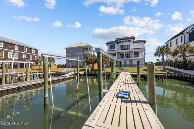208 Radio Island Road, Morehead City, NC 28557