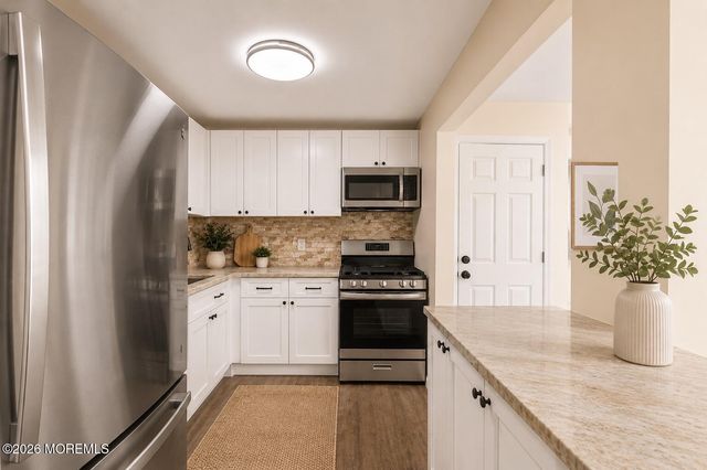 903 Cricket Lane, Woodbridge, NJ 07095