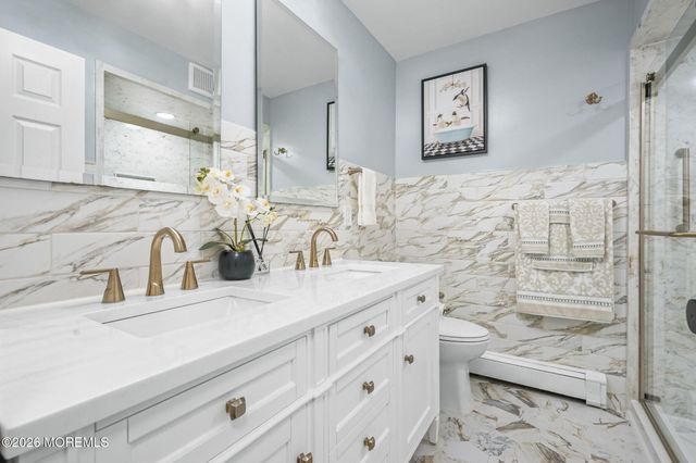 903 Cricket Lane, Woodbridge, NJ 07095