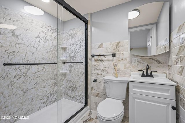 903 Cricket Lane, Woodbridge, NJ 07095