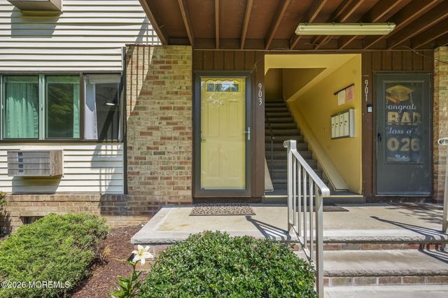903 Cricket Lane, Woodbridge, NJ 07095