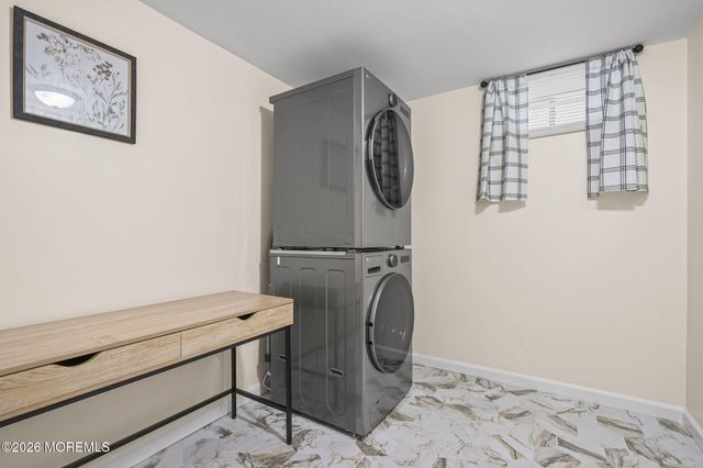 903 Cricket Lane, Woodbridge, NJ 07095