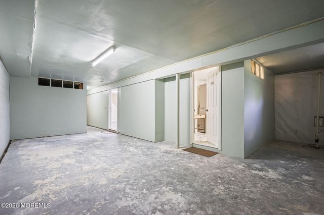 903 Cricket Lane, Woodbridge, NJ 07095