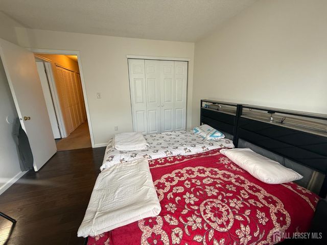 207 Darwin Lane, North Brunswick, NJ 08902