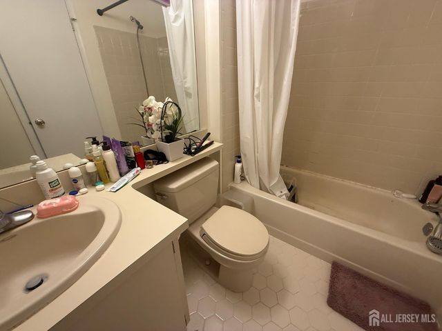 207 Darwin Lane, North Brunswick, NJ 08902